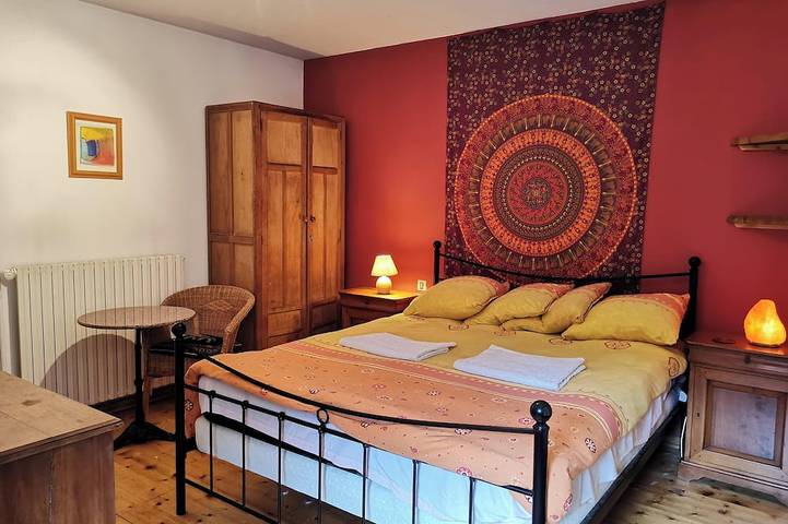 Location de vacances pour 8 personnes, avec jardin ainsi que balcon et jacuzzi, animaux acceptés dans La Vallée Heureuse à Sorède - 2