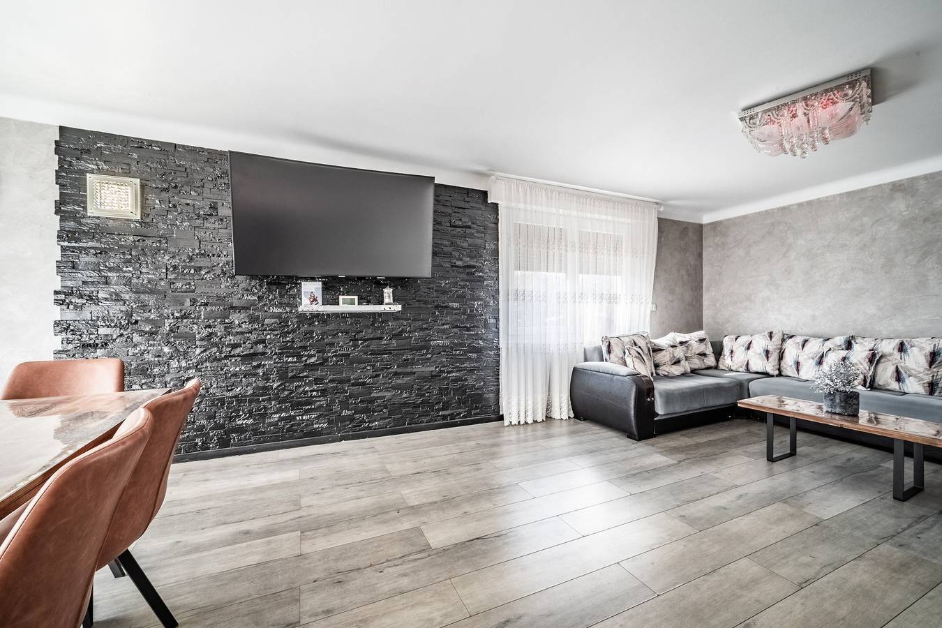 Villa « L'Oranaise »: Vista a la montaña, terraza privada y Wi-Fi in Cluses, Region Bonneville