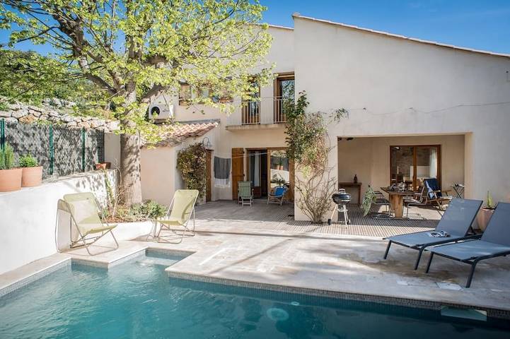 Location de vacances pour 6 personnes, avec balcon et jardin à Saint-Chinian