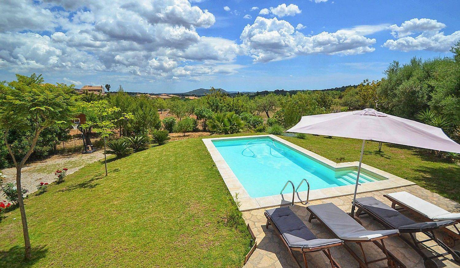 Chalet "Sacoma" mit Garten, Grill und Terrasse in Caimari, Selva