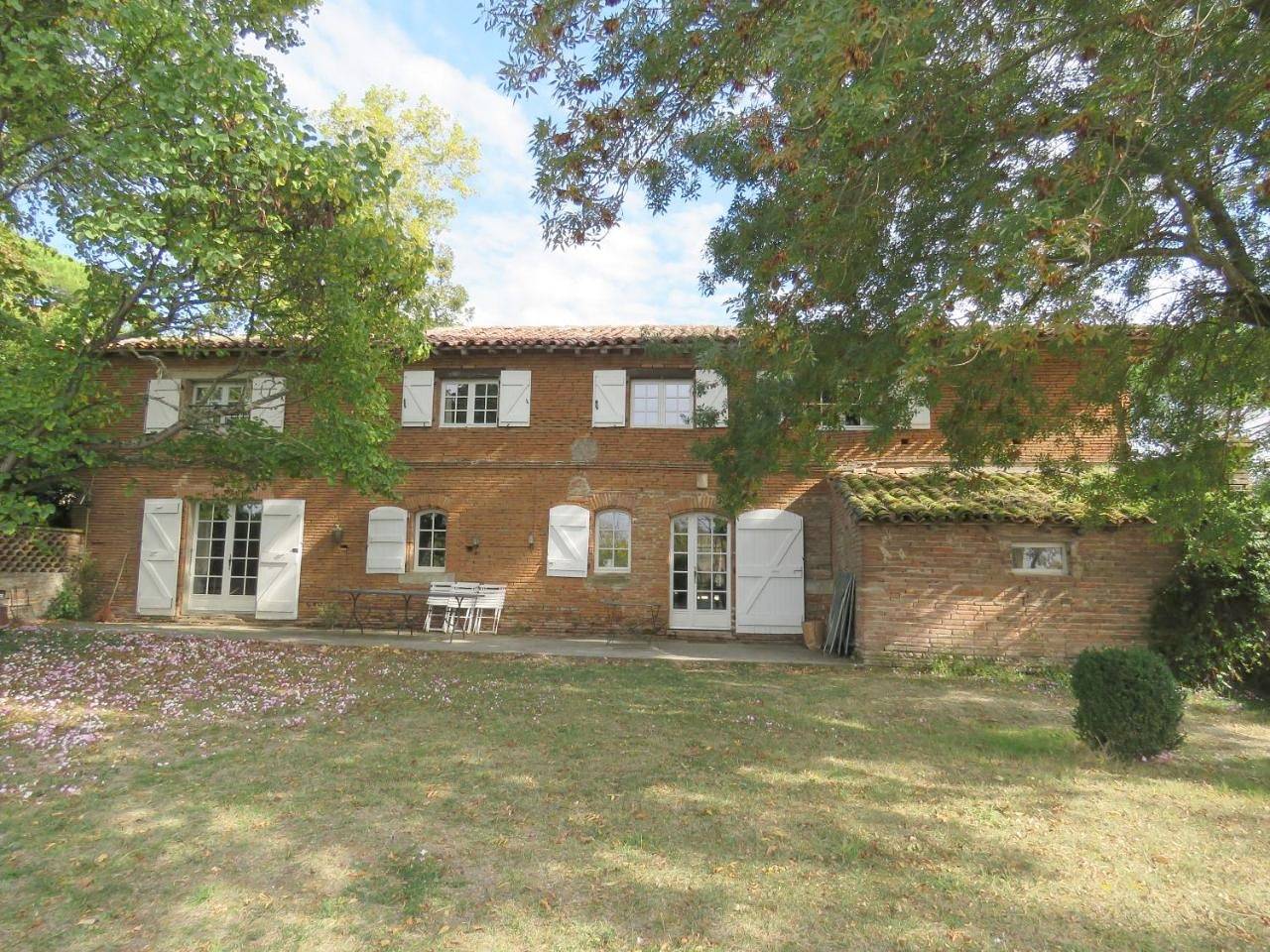 Five-Bedroom House in Azas, Toulouse et ses environs