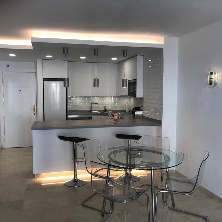 Entire apartment, Apartment 'Modern Marina Apt Fantastic' with Sea View, Wi-Fi and Air Conditioning in Puerto Deportivo de Estepona, Estepona