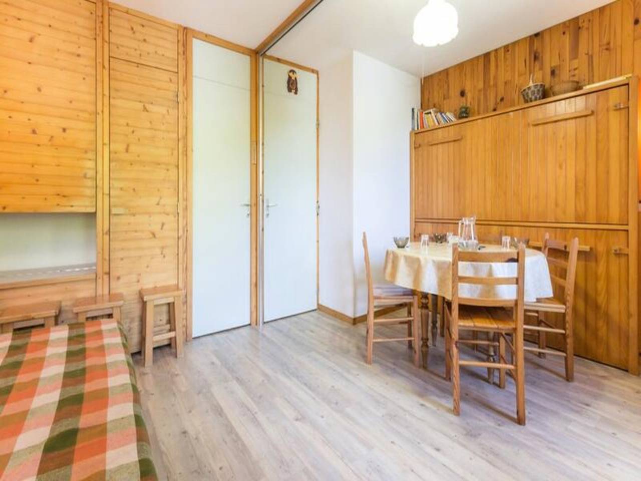 Entire apartment, Apartment in Montchavin by Ski Slopes in La Plagne, Bellentre