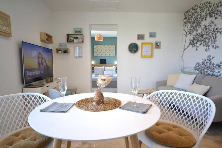 Gîte pour 2 personnes, avec Balcon ainsi que Terrasse et Vue à La Richardais - 2