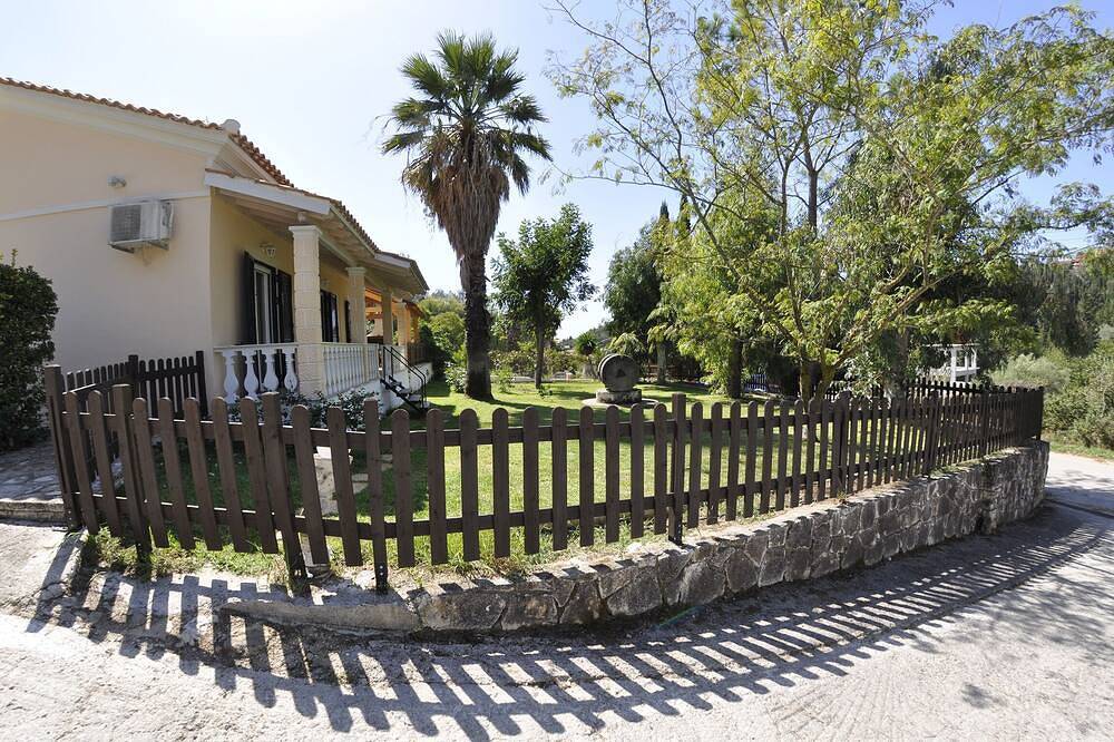 Ein schönes Haus 350 m vom Meer entfernt in Agios Georgios, Korfu