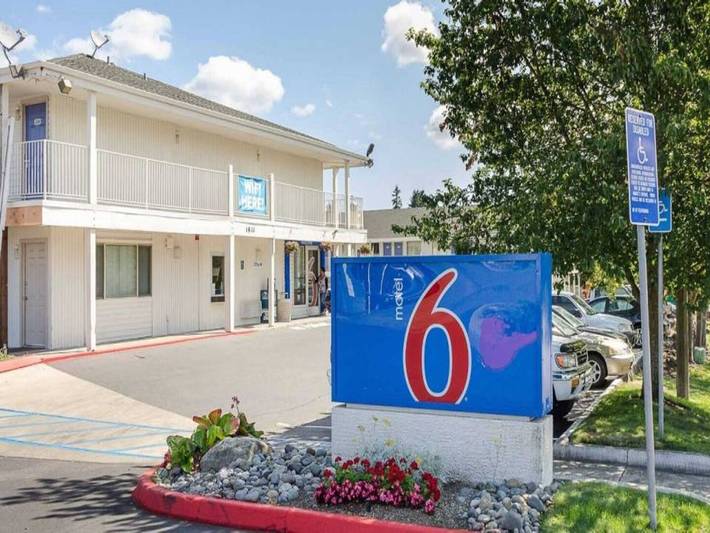Apartamento entero, 1 cama tamaño queen | Microondas in Tacoma, Pierce County