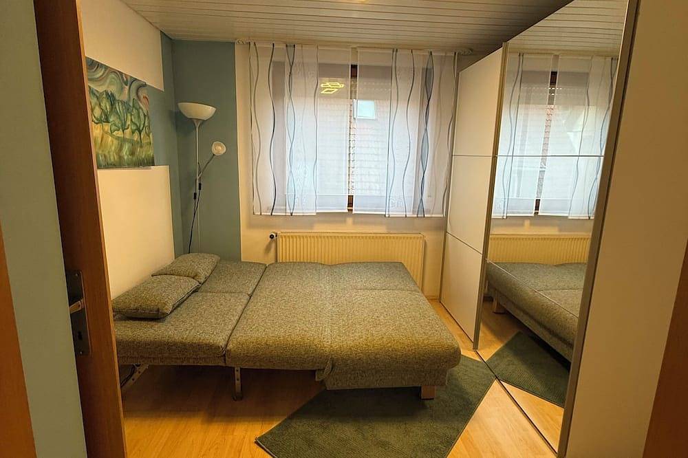 Ganze Wohnung, Exklusive vollmöblierte Wohnung\nnähe Daimler in Böblingen, Nordschwarzwald