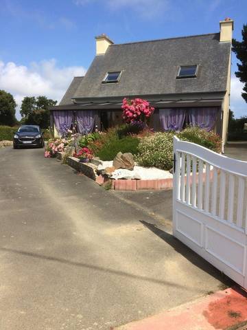Gîte pour 6 personnes, avec terrasse et jardin à Tréveneuc
