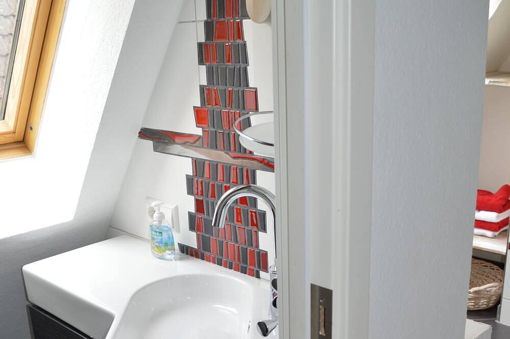 Ganze Wohnung, Gemütliche Ferienwohnung mit Terrasse in der Nähe Karlsruhe in Eggenstein-Leopoldshafen, Rheinebene
