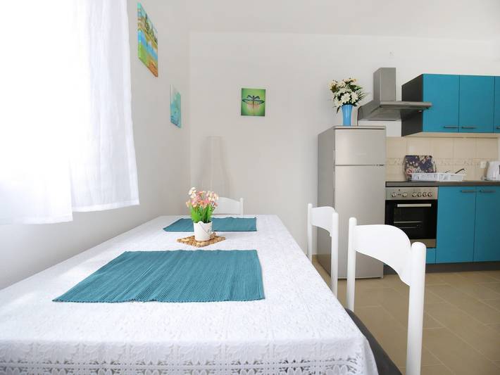 Ferienwohnung für 4 Personen, mit Terrasse in Sukosan