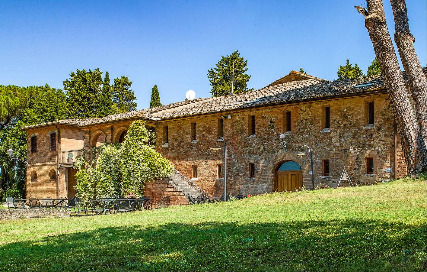 Ritiro in riva al fiume con piscina e giardino in Monteroni d'Arbia, Siena e dintorni