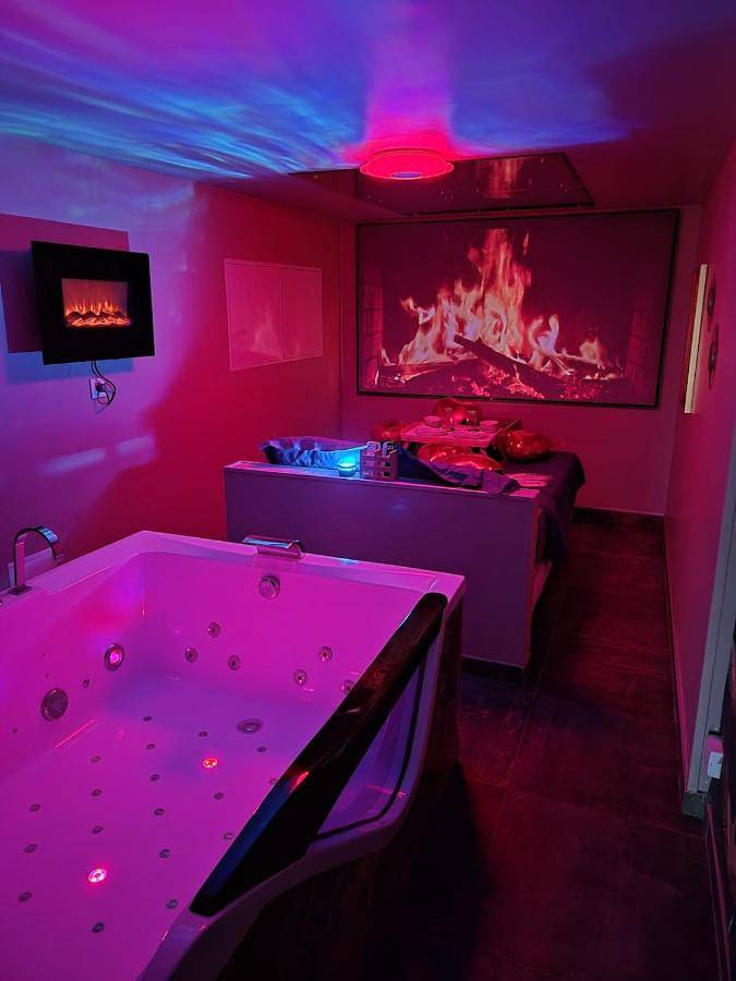Appartement de vacances pour 2 personnes, avec Jacuzzi et Terrasse ainsi que Jardin et Sauna à Montigny-le-Bretonneux