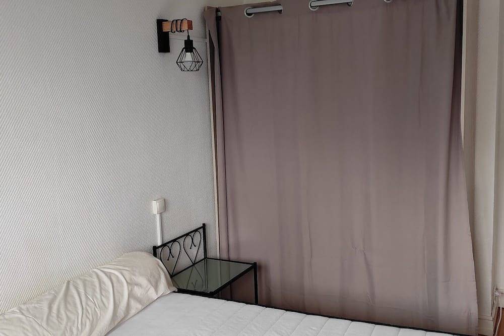 Appartement entier, Lorient, T2 meublé (balcon vue étang du Ter) bus vers les plages de Larmor 3 km in Lorient, Côte des Mégalithes