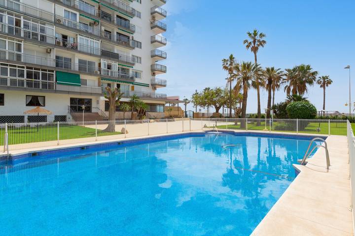 Estudio entero, Apartamento estudio 'El Mirador Del Mar' con vistas al mar, piscina compartida y aire acondicionado. in Torrequebrada, Benalmádena