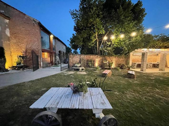 Gîte pour 2 personnes, avec Terrasse et Jardin ainsi que Sauna et Vue à Este