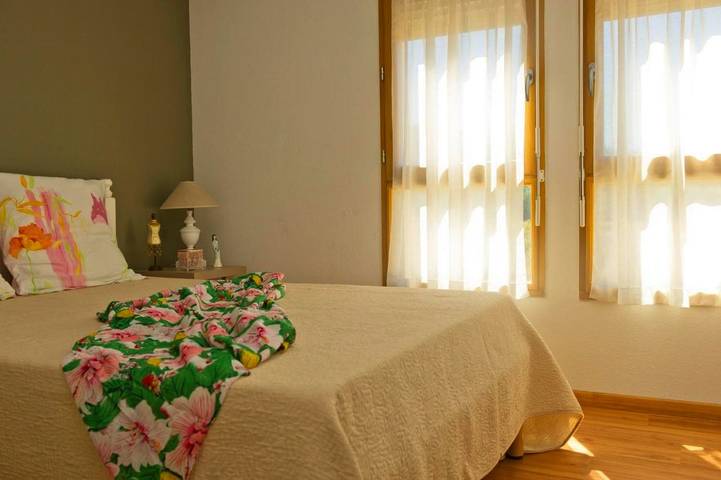 Location de vacances pour 6 personnes, avec sauna et jardin ainsi que piscine et vue, animaux acceptés à Beaumettes - 2