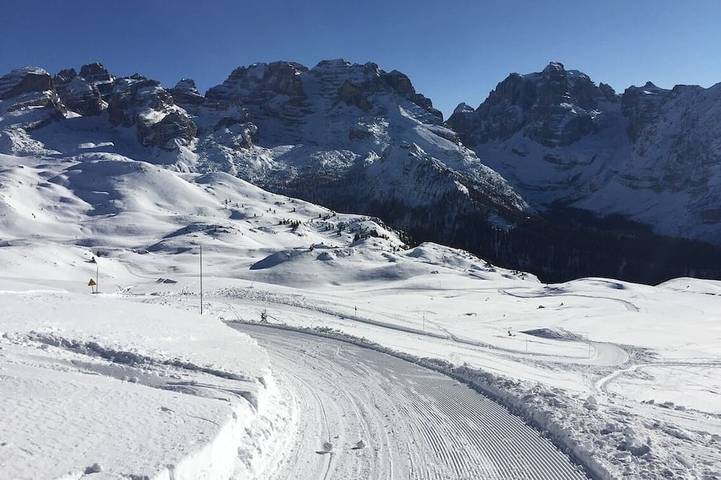 Appartement entier, Luxury Chalet Sky-Loft Campiglio Dolomites View with Parking in Madonna di Campiglio, Comune di Pinzolo