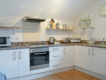Log Cabin for 2 People in Torquay, Torbay, Photo 3
