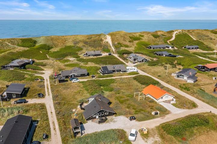 Villa for 6 personer, Balkong / Terrasse og Jacuzzi i tillegg til Terrasse og Sauna i Hvide Sande