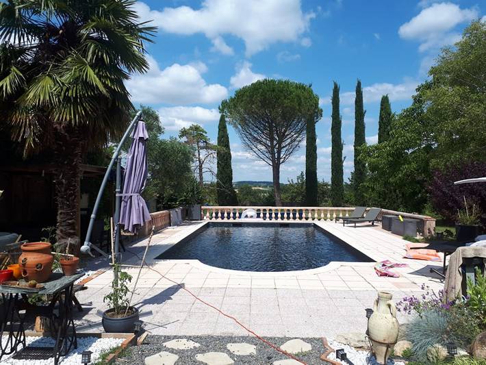 Gîte pour 6 personnes, avec balcon ainsi que jardin et piscine