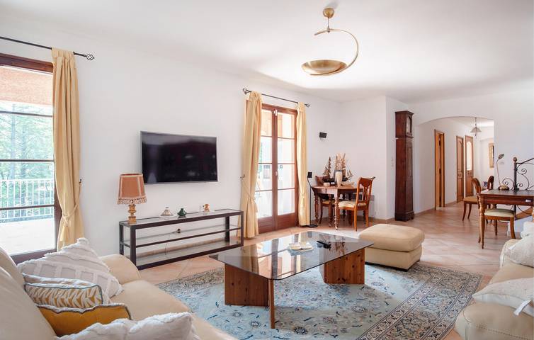 Location de vacances pour 8 personnes, avec terrasse ainsi que jardin et piscine à Saint-Maximin-la-Sainte-Baume - 4