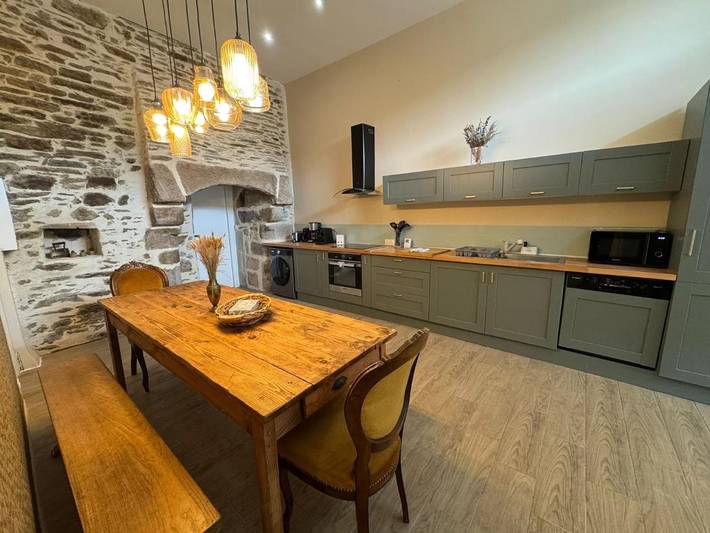 Gîte pour 10 personnes, avec terrasse, animaux acceptés à Plounéventer - 3