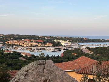 Villa pour 5 personnes, avec piscine ainsi que vue et jardin à Porto Cervo