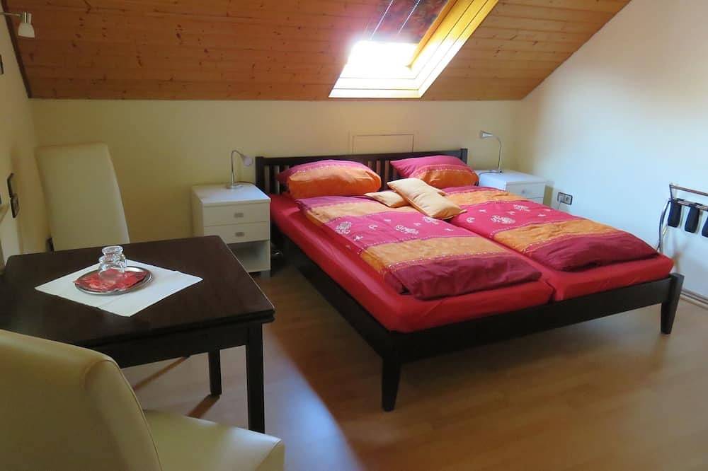 Ganze Wohnung, Ferienwohnung \"Churfranken\" mit gemütlichem überdachten Balkon| 4 Sterne in Großheubach, Fränkisches Weinland