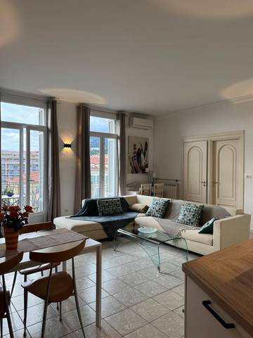 Gîte pour 2 personnes, avec terrasse et vue, animaux acceptés dans Casino De Menton