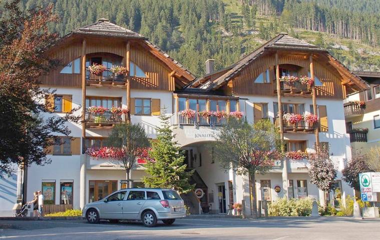 Vakantiewoning voor 3 personen, with Balkon and Terras as well as Sauna in Weissensee