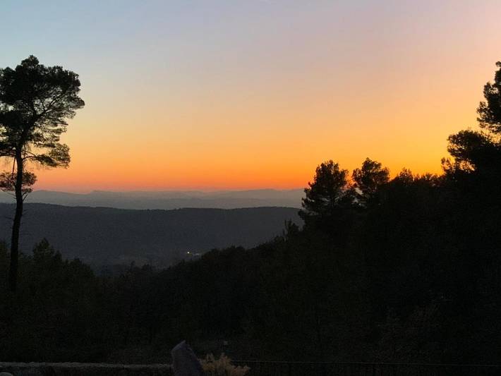 Location de vacances pour 2 personnes, avec jardin ainsi que piscine et vue à Tourtour - 3