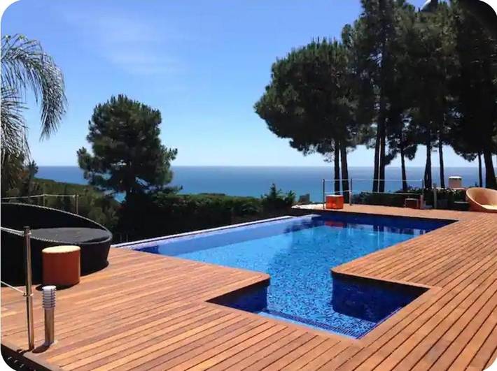 Casa rural para 8 personas, con vistas además de jardín y piscina en Sant Pol de Mar