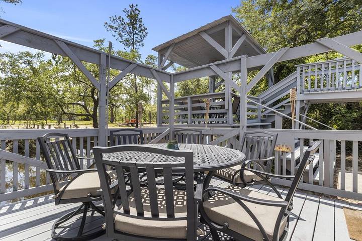 Vacation rental for 7 people, with yard and balcony as well as pool, with pets in Mississippi Gulf Coast