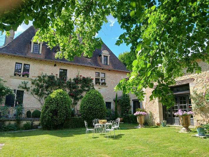 Location de vacances pour 5 personnes, avec vue et jardin à Champcevinel