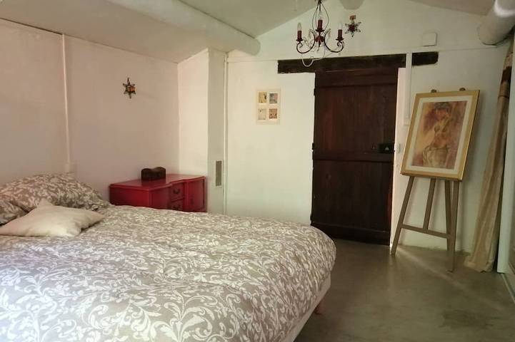 Mazet with private pool in the Ventoux in Reilhanette, Nyons region