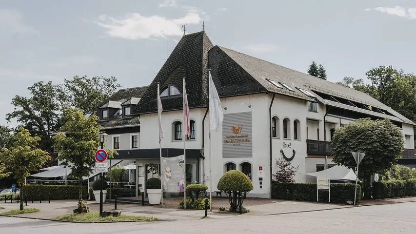 Ferienwohnung für 6 Personen, mit Balkon und Terrasse sowie Pool und Sauna in der Saarschleife