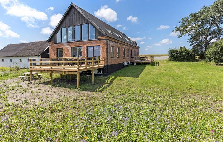 Feriehus for 10 personer, med hage og terrasse, dyr tillatt i Gudhjem