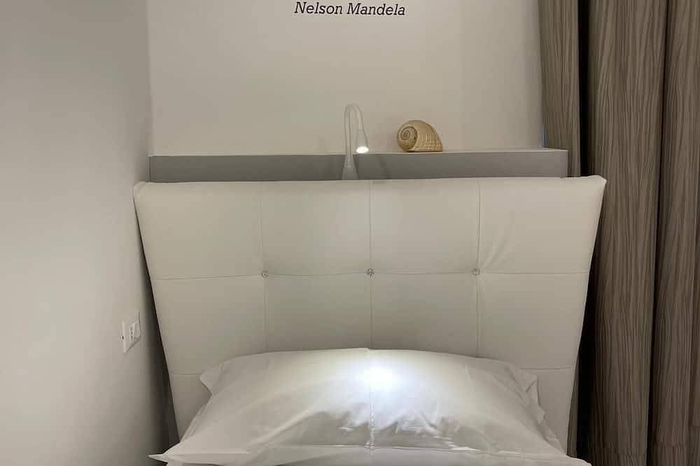 Bianca two-room apartment in the historic center of Gallipoli in Galípoli, Golfo de Tarento