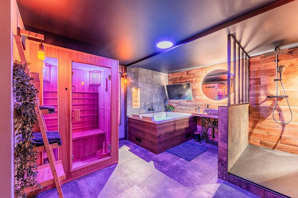 ⚜️ Romantic Love Room | Jacuzzi, Sauna & Terrace | Near Strasbourg 💕 in Drusenheim, Nordelsass