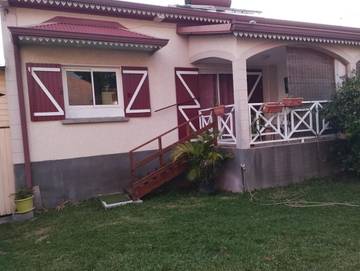Gîte pour 3 personnes, avec vue et jardin dans Trois Mares