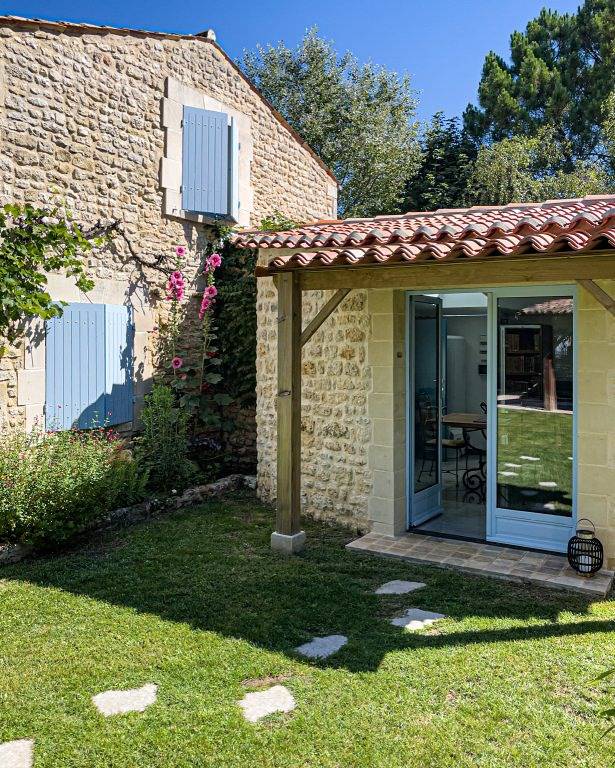 Gîte pour 8 personnes, avec piscine et jardin à Saint-Sornin - 2