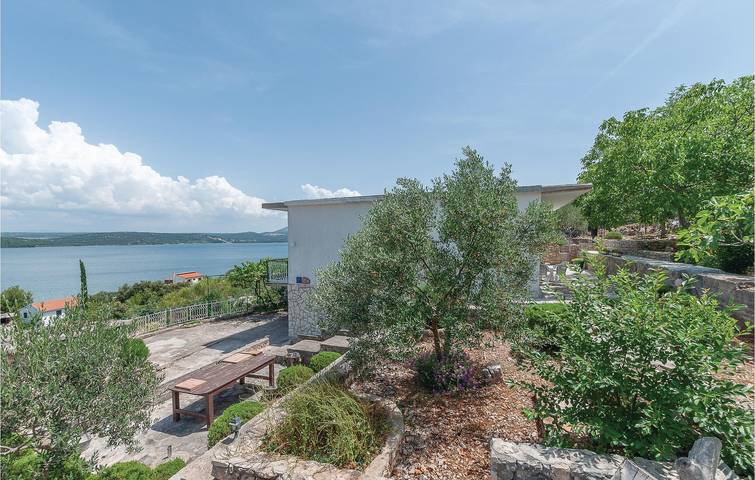 Ferienwohnung für 5 Personen, mit Terrasse in Grad Šibenik