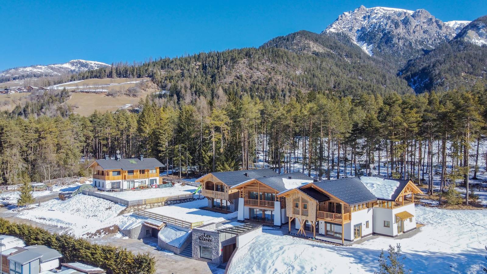 Entire apartment, Apartment "Les Ciases Chalets Dolomites Apt 1" with Private Balcony, Shared Terraces & Wi-Fi in San Vigilio di Marebbe, Mareo
