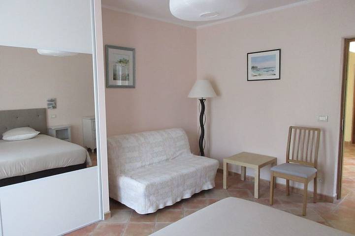 Gîte pour 2 personnes, avec piscine ainsi que terrasse et jardin à Le Barroux - 2