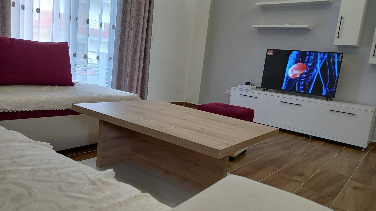 Ganze Wohnung, Luxuriöse Wohnung zur Miete mit Meerblick in Sarandë, Vlorë