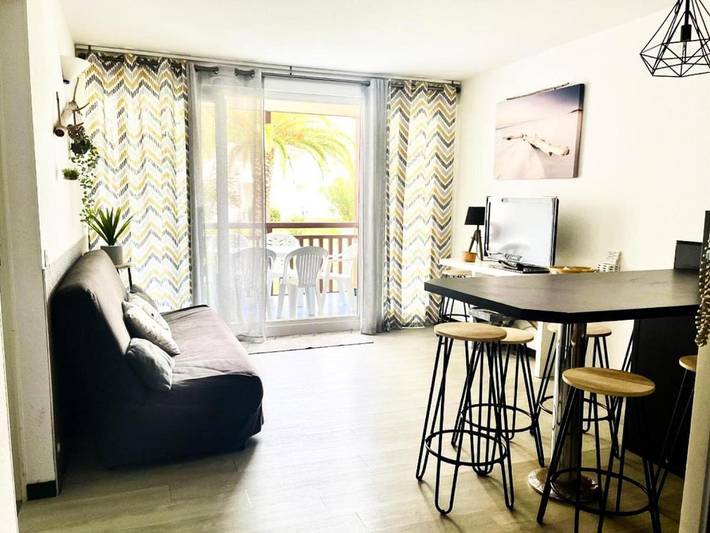 Hôtel pour 6 personnes, avec balcon et piscine, animaux acceptés