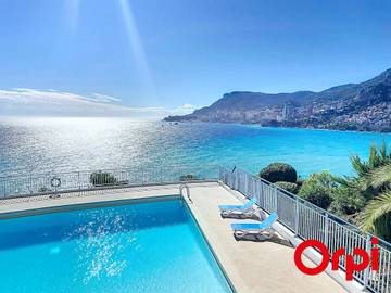 Gîte pour 4 personnes, avec terrasse et piscine à Roquebrune-Cap-Martin