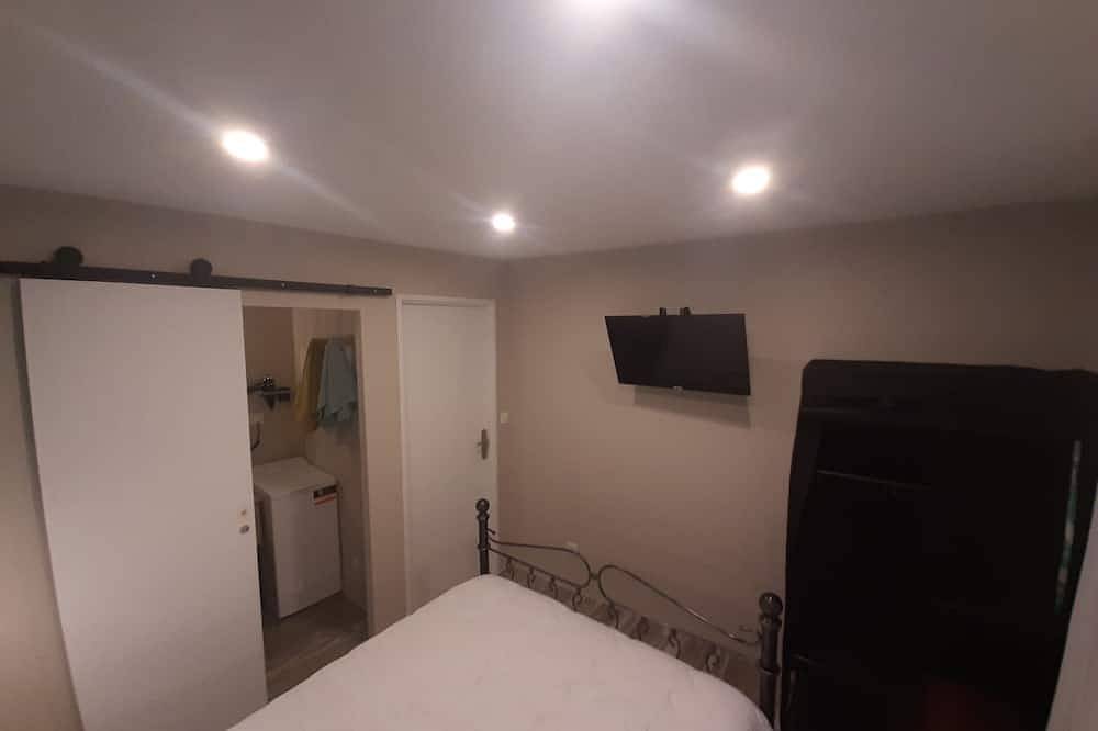 Entire apartment, Les Iris Apt 105, T2 Cosy, 30 m2, 1 bedroom with Tv in Bourg-Saint-Andéol, Privas