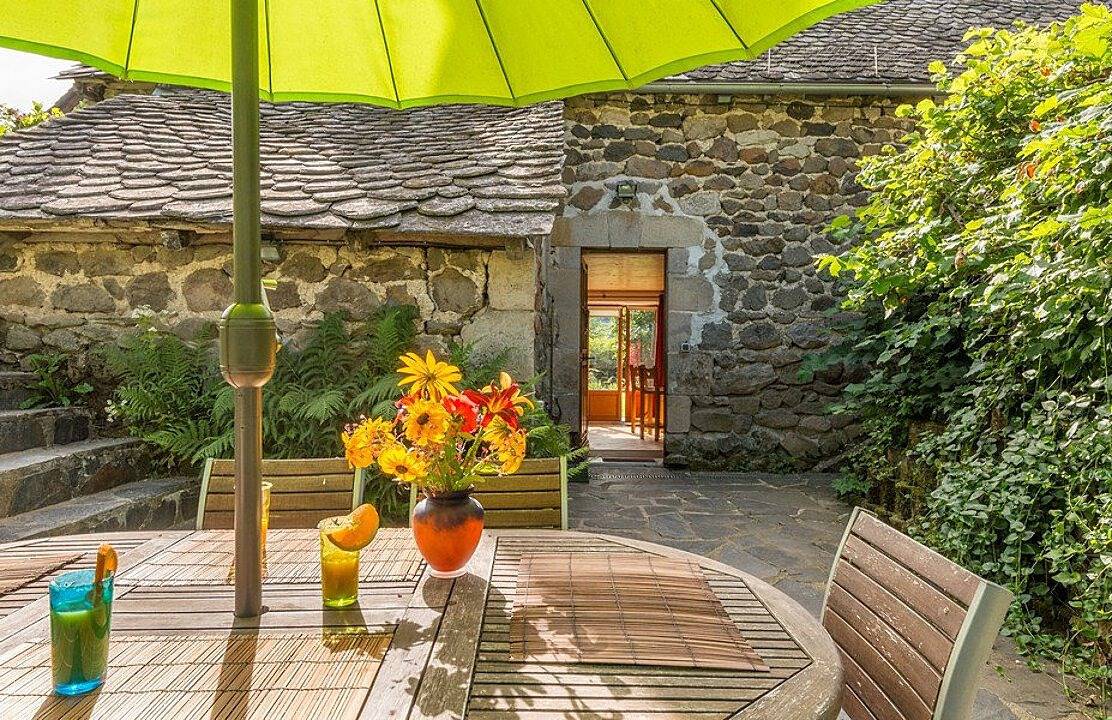 Gîte des ânes à chroniques : Vivez des vacances décalées in Jou-sous-Monjou, Région d'Aurillac