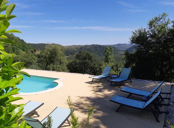 Gîte pour 6 personnes, avec balcon ainsi que jardin et piscine à Saint-Pierre-Saint-Jean